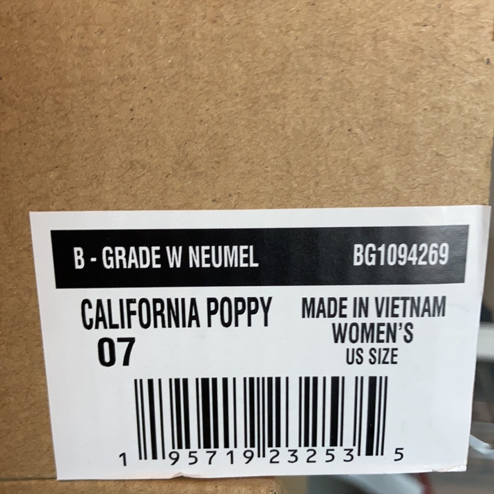 UGG Neumel Poppy Sheepskin Chukka Boots - Picture 7 of 7